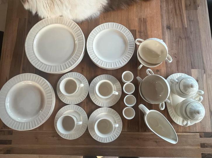Queens Garden 4-delig Servies, Huis en Inrichting, Keuken | Servies, Gebruikt, Compleet servies, Overige stijlen, Aardewerk, Ophalen
