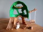 Sylvanian families klein boomhutje compleet/baby eekhoorn, Ophalen of Verzenden, Zo goed als nieuw, Poppenhuis