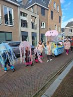 Loopgroep carnaval kwallen thema met kar, Gedragen, Ophalen