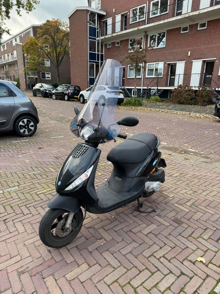 PIAGGIO ZIP S 25KM, Fietsen en Brommers, Scooters | Piaggio, Gebruikt, Zip, Maximaal 25 km/u, Benzine, Ophalen