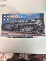Monogram Santa Fe Hudson Stoomlocomotief H0 Nieuw, Overige merken, G, Nieuw, Ophalen of Verzenden