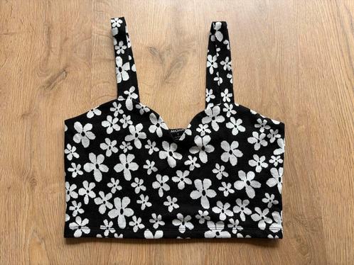 Monki - Singlet top in zwart wit bloemen jacquard, Kleding | Dames, Tops, Zo goed als nieuw, Zwart, Ophalen of Verzenden