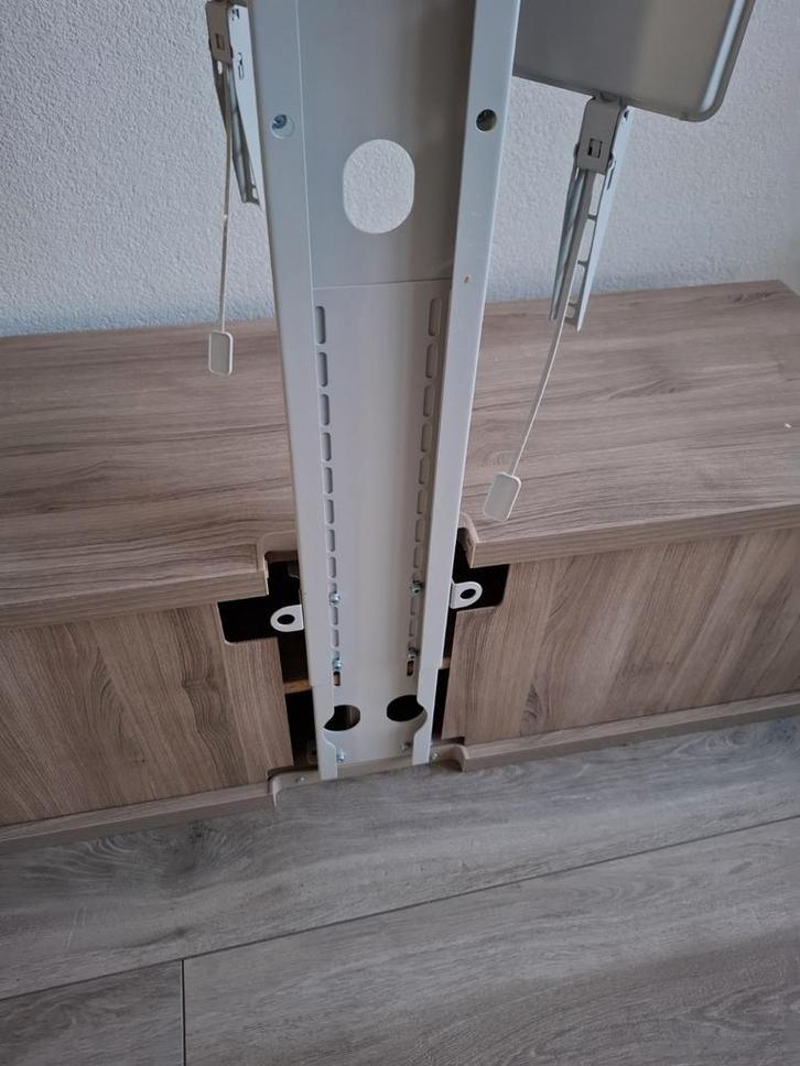 IKEA BESTA TV MEUBEL MET OPHANGSYSTEEM, Huis en Inrichting, Kasten | Televisiemeubels, Zo goed als nieuw, Minder dan 100 cm, 25 tot 50 cm
