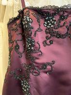 Romantische paars met zwarte trouwjurk. Direct leverbaar, Ophalen, Nieuw, Paars, Trouwjurk