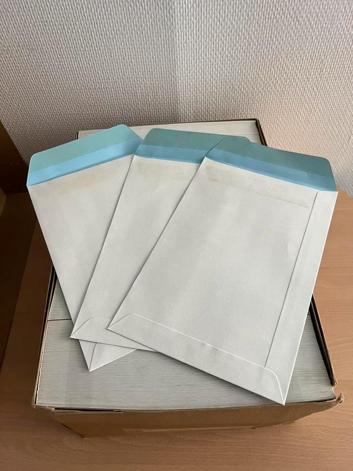 500 Akteenveloppen Verzendenv. Wit 28x18,5 Klep plakt slecht, Diversen, Papierwaren, Nieuw, Ophalen of Verzenden