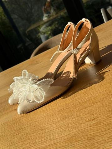 ivoorkleurige trouwschoenen met strik - nieuw - maat 40 beschikbaar voor biedingen
