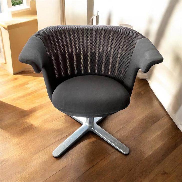 2 x STEELCASE i2i stoel  met bijpassend design krukje, Huis en Inrichting, Stoelen, Zo goed als nieuw, Twee, Ophalen
