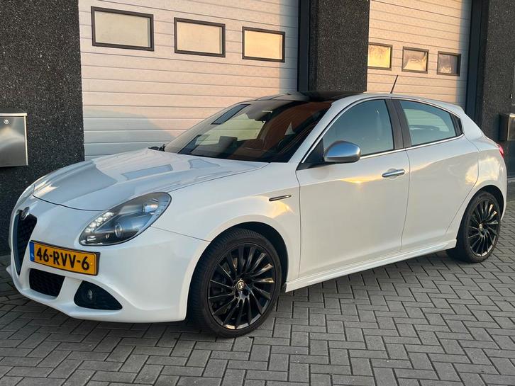 Alfa Romeo Giulietta 1.4 Turbo 170PK PANO Leder Airco, Auto's, Alfa Romeo, Particulier, Giulietta, Airbags, Airconditioning, Bochtverlichting