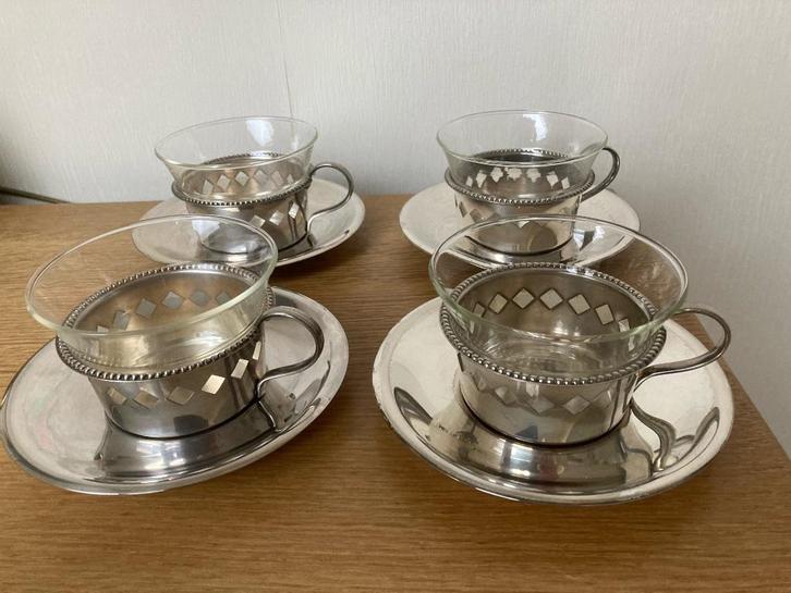 4 theeglazen in verzilverde houder +bordjes Kempen en Begeer, Antiek en Kunst, Antiek | Goud en Zilver, Ophalen of Verzenden