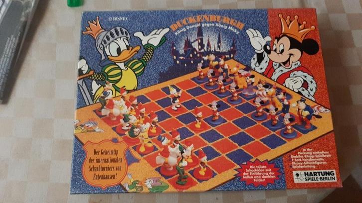 bordspel schaakbord Disney Donald vs Mickey schaken chess, Hobby en Vrije tijd, Gezelschapsspellen | Bordspellen, Zo goed als nieuw