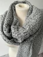 ZGAN > leuke Grijze omslag sjaal / V&D, Kleding | Dames, Mutsen, Sjaals en Handschoenen, V&D, Verzenden, Maat 46/48 (XL) of groter