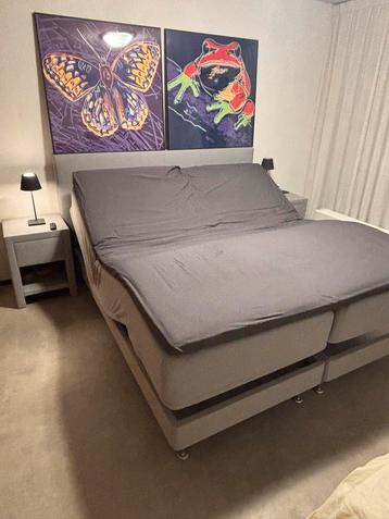 Swiss Sense boxspring bed met nachtkastjes beschikbaar voor biedingen