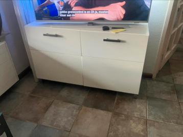 Ikea TV meubel wit beschikbaar voor biedingen