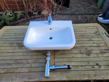 Complete Villeroy & Boch wastafel met kraan, plug en sifon beschikbaar voor biedingen