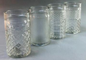 Vier leuke glazen vaasjes, vintage, allemaal verschillend beschikbaar voor biedingen