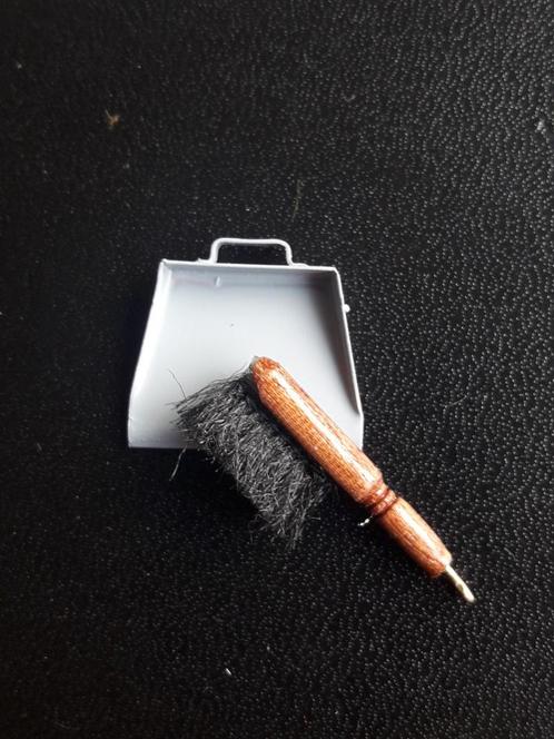 Stoffer en blik, SCHAAL 1:12. Poppenhuis miniatuur., Verzamelen, Poppenhuizen en Toebehoren, Nieuw, Poppenhuis, Ophalen of Verzenden
