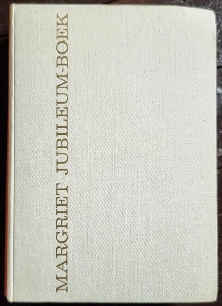 Margriet jubileum-boek - hardcover - 1961 - IGST, Antiek en Kunst, Antiek | Boeken en Bijbels, Ophalen of Verzenden