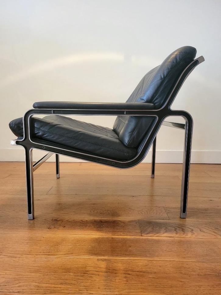 Mid Century fauteuil van André Vandenbeuck voor Strässle, Huis en Inrichting, Fauteuils, Gebruikt, Leer, Metaal, 50 tot 75 cm