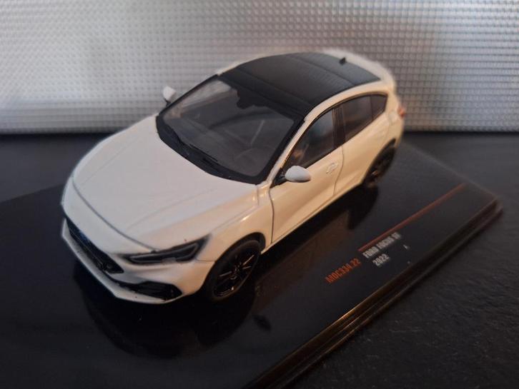 Ford Focus ST 2022 Schaal 1:43 wit/zwart Schaal 1:43, Hobby en Vrije tijd, Modelauto's | 1:43, Nieuw, Auto, Overige merken, Ophalen of Verzenden
