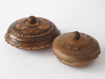 2x houtsnijwerk dekseldoosje - vintage snuisterijen doosje  beschikbaar voor biedingen