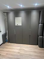 Grote kledingkast met deuren, Huis en Inrichting, Ophalen, Overige materialen, 200 cm of meer, Zo goed als nieuw