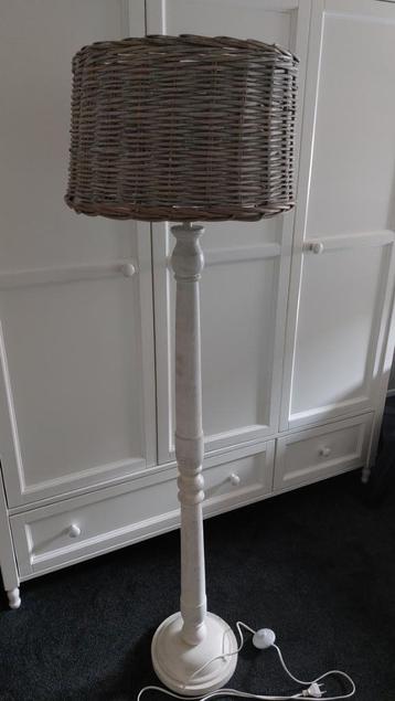 Staande lamp beschikbaar voor biedingen