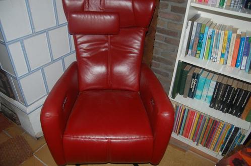 Elektrische sta-op stoel prominent, Huis en Inrichting, Stoelen, Zo goed als nieuw, Eén, Leer, Rood, Ophalen