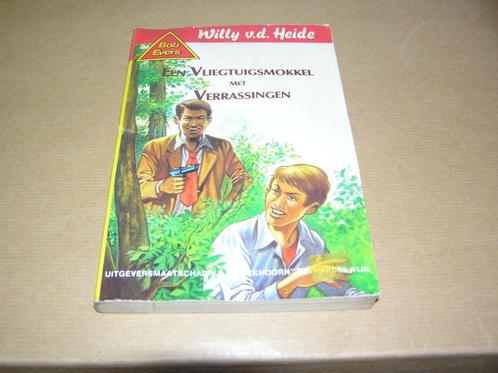 Een Vliegtuigsmokkel met Verrassingen - Willy van der Heide, Boeken, Kinderboeken | Jeugd | 10 tot 12 jaar, Gelezen, Fictie, Ophalen of Verzenden