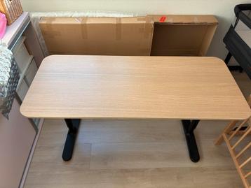 IKEA Bekant Bureau 120x60cm - In hoogte verstelbaar beschikbaar voor biedingen