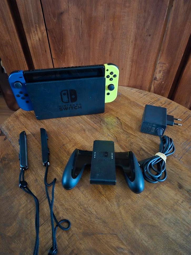 Nintendo Switch compleet., Spelcomputers en Games, Spelcomputers | Nintendo Switch, Zo goed als nieuw, Switch Original, Met 1 controller