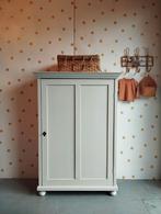 Vintage lage eendeurskast / kledingkast / speelgoedkast, Kinderen en Baby's, Kinderkamer | Commodes en Kasten, 50 tot 70 cm, 105 cm of meer