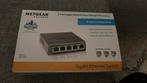 Netgear GS105E switch 5 poorten, Ophalen of Verzenden, Zo goed als nieuw