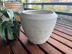 Witte plantenpot / White flowerpot / D 17.5 cm H 19.5 cm, Tuin en Terras, Bloembakken en Plantenbakken, Rond, Minder dan 60 cm