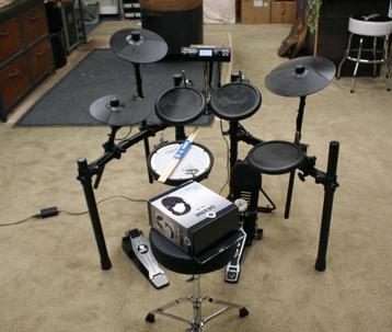 roland td4 electrisch drumstel beschikbaar voor biedingen