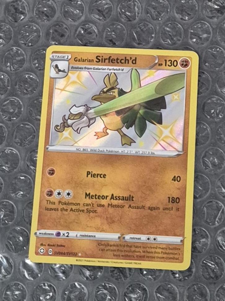 Galarian Sirfetch'd SV064/SV122 Shining Fates Shiny Vault, Hobby en Vrije tijd, Verzamelkaartspellen | Pokémon, Zo goed als nieuw