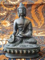 Mooi zwaar antiek Oosters brons beeldje van Boeddha 11 cm.