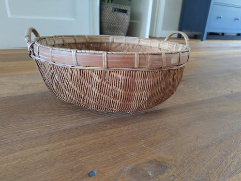 Rieten mand, diameter 43 cm, Huis en Inrichting, Woonaccessoires | Schalen en Manden, Gebruikt, Mand, Rond, Riet, Ophalen of Verzenden