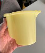 Gele vintage Tupperware schenkkan, Beker of Kan, Ophalen of Verzenden, Zo goed als nieuw, Geel