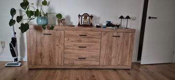 Dressoir 2 maanden oud  beschikbaar voor biedingen