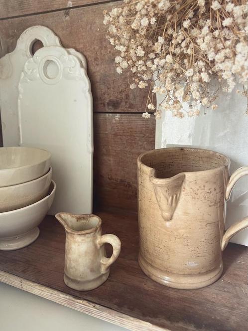 Antiek klein zwaar beboterde roomkannetje van Nimy., Antiek en Kunst, Antiek | Servies los, Ophalen of Verzenden