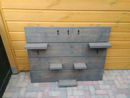 Te koop steigerhouten wandbord met schapjes en haakjes., Antiek en Kunst, Antiek | Wandborden en Tegels, Ophalen of Verzenden