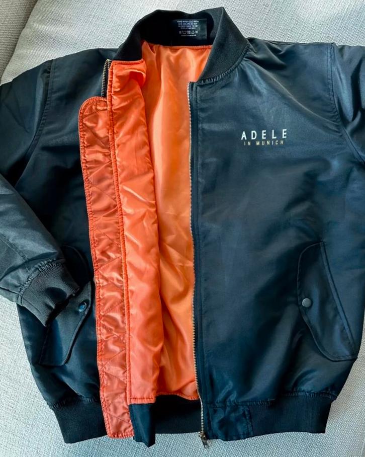 Adele In Munich - Bomber Jacket - VIP jas - collectersitem, Verzamelen, Muziek, Artiesten en Beroemdheden, Zo goed als nieuw, Kleding