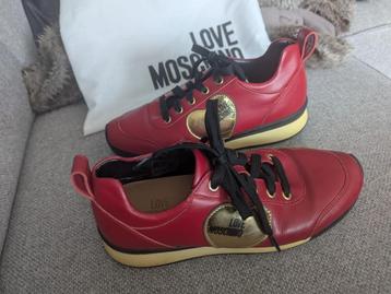 Moschino schoenen beschikbaar voor biedingen