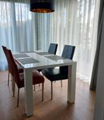 Eettafel hoogglans wit met 4 stoelen, Huis en Inrichting, Tafels | Eettafels, Ophalen, Overige materialen, Gebruikt, 50 tot 100 cm