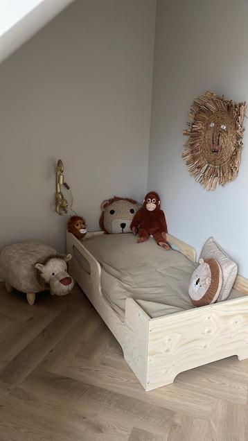 Peuterbed met z.g.a.n. matras en toebehoren beschikbaar voor biedingen
