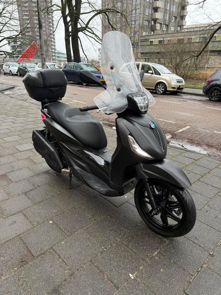 Piaggio beverly 400 , 2024 , 8986 km, alarm, Fietsen en Brommers, Scooters | Piaggio, Ophalen