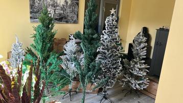 Partij kunstkerstbomen nieuw in de doos beschikbaar voor biedingen