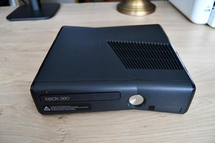 Te koop XBOX360 S Console Microsoft 250GB, Spelcomputers en Games, Spelcomputers | Xbox 360, Zo goed als nieuw, 250 GB, 360 S