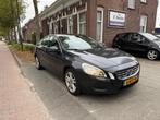 Volvo S60 1.6 T3 Momentum AUTOMAAT EERSTE EIGENAAR DEALER ON, Auto's, 15 km/l, 4 cilinders, 150 pk, Metallic lak