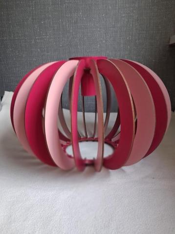 Roze lamp beschikbaar voor biedingen